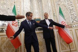وزير الخارجية الإيراني حسين أمير عبداللهيان يستقبل مدير الوكالة الدولية للطاقة الذرية رافاييل غروسي في طهران الاثنين (رويترز)